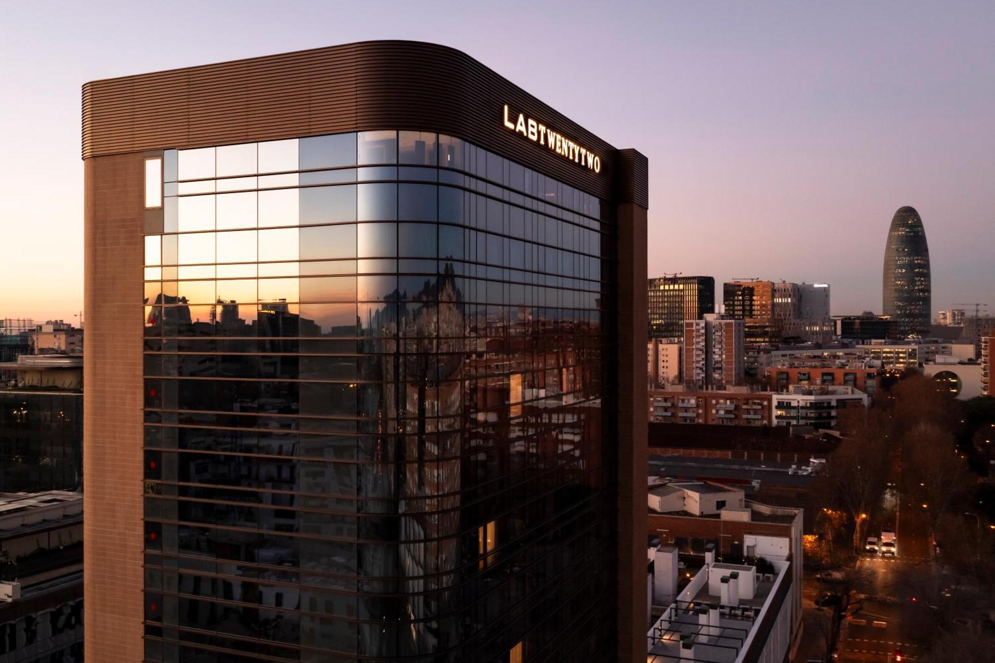 Labtwentytwo Barcelona, A Tribute Portfolio Hotel By Marriott Bagian luar foto