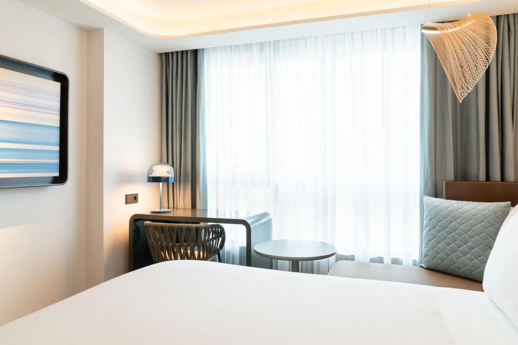 Labtwentytwo Barcelona, A Tribute Portfolio Hotel By Marriott Bagian luar foto