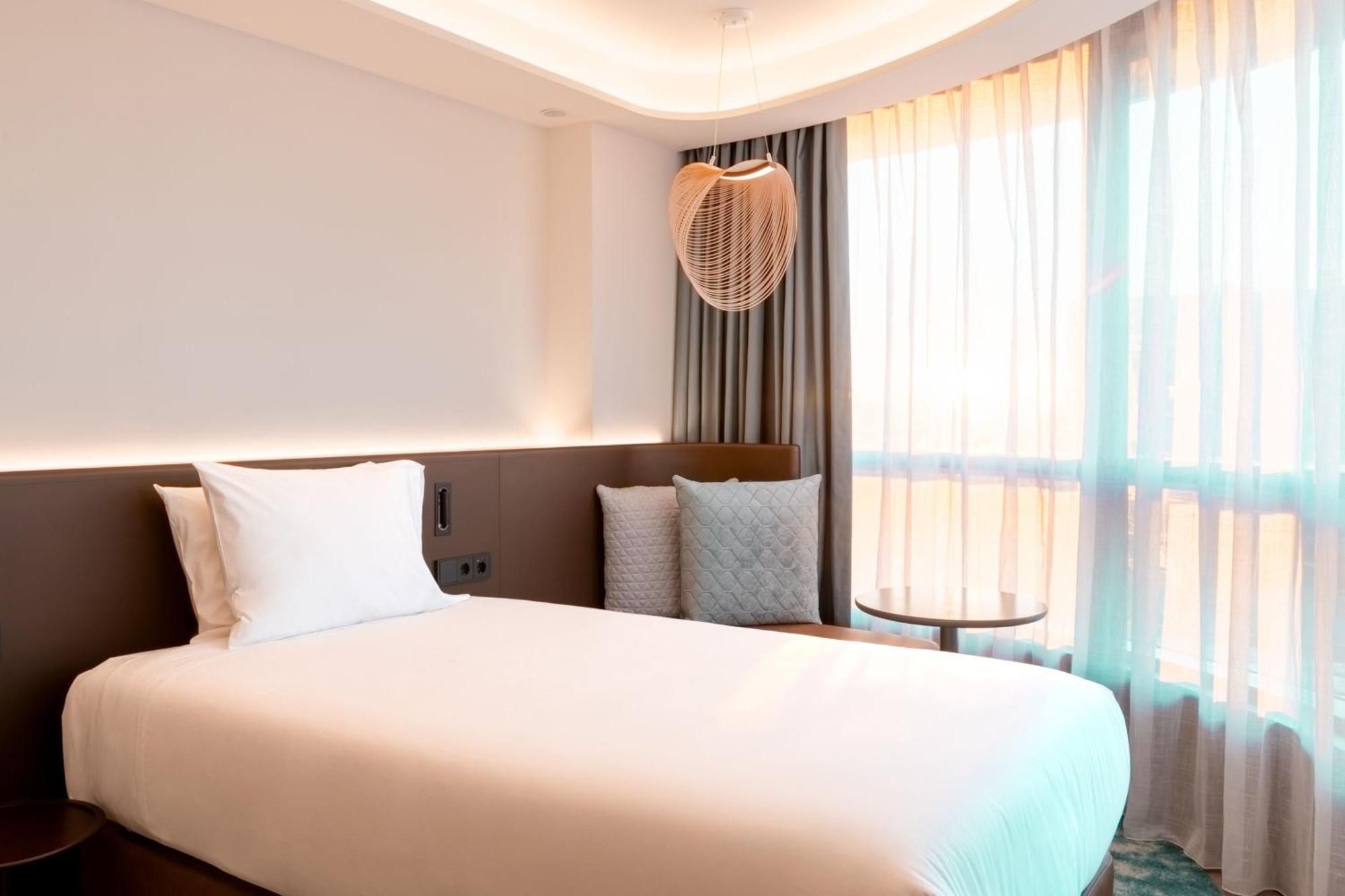 Labtwentytwo Barcelona, A Tribute Portfolio Hotel By Marriott Bagian luar foto