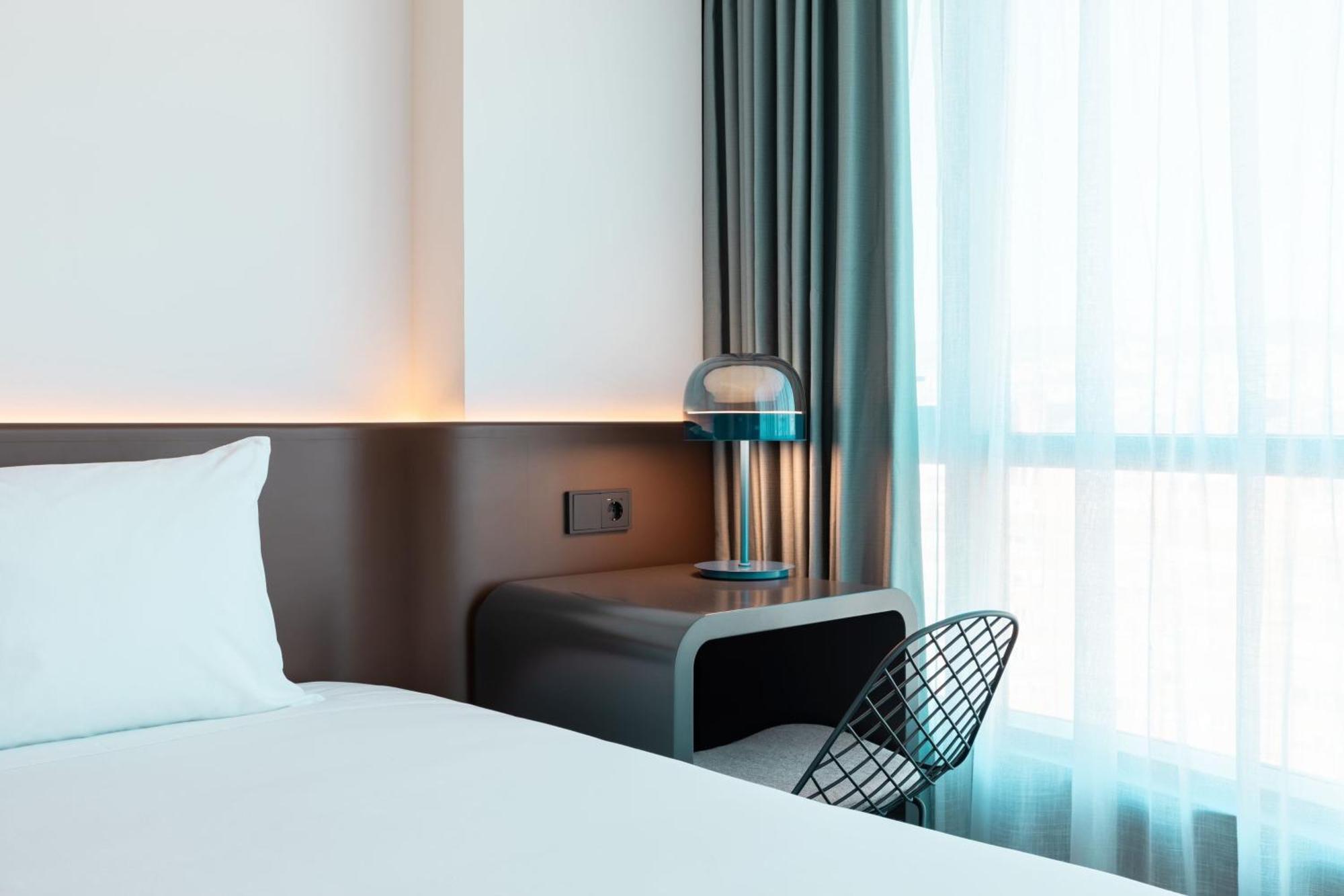 Labtwentytwo Barcelona, A Tribute Portfolio Hotel By Marriott Bagian luar foto