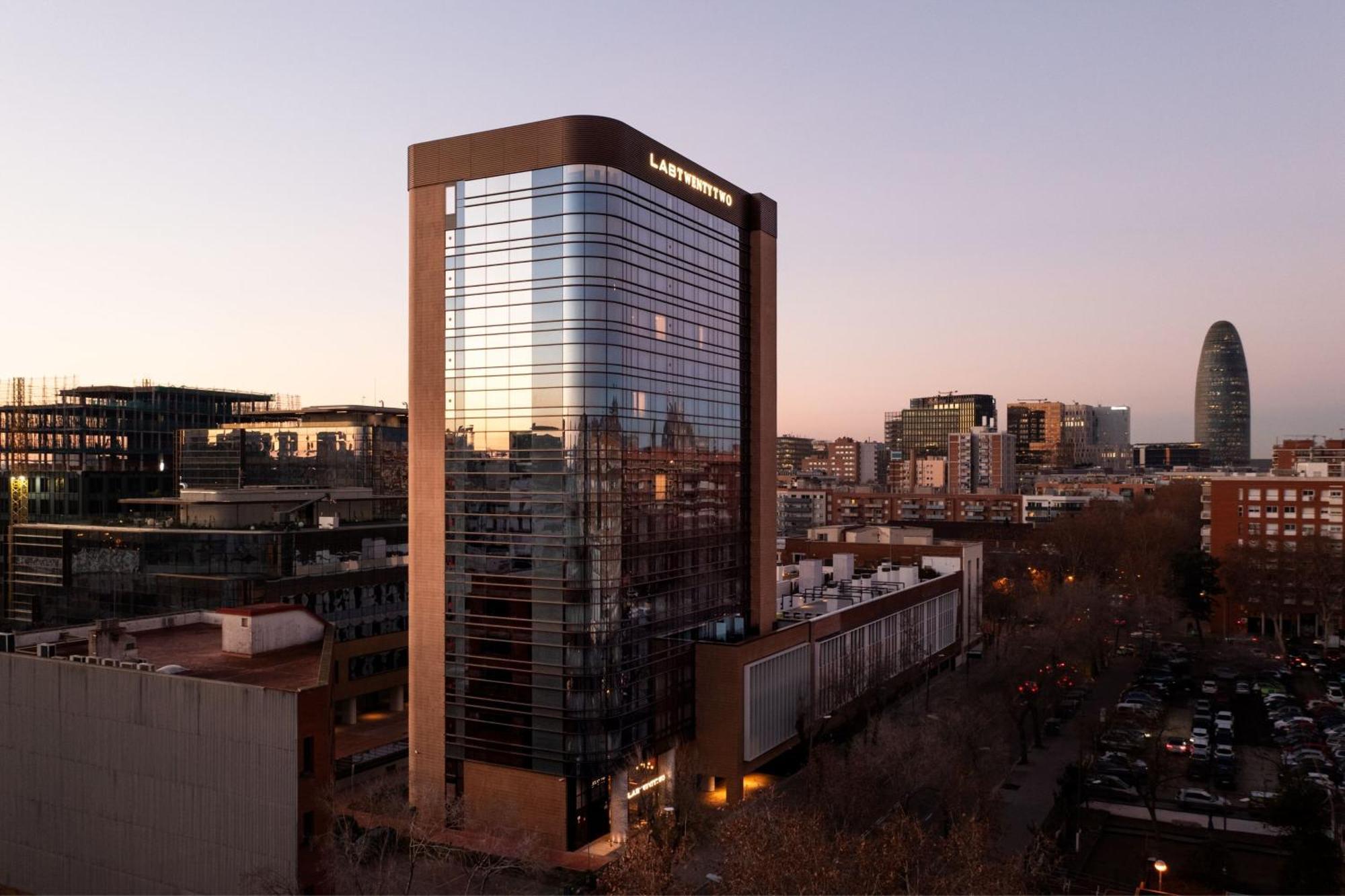 Labtwentytwo Barcelona, A Tribute Portfolio Hotel By Marriott Bagian luar foto